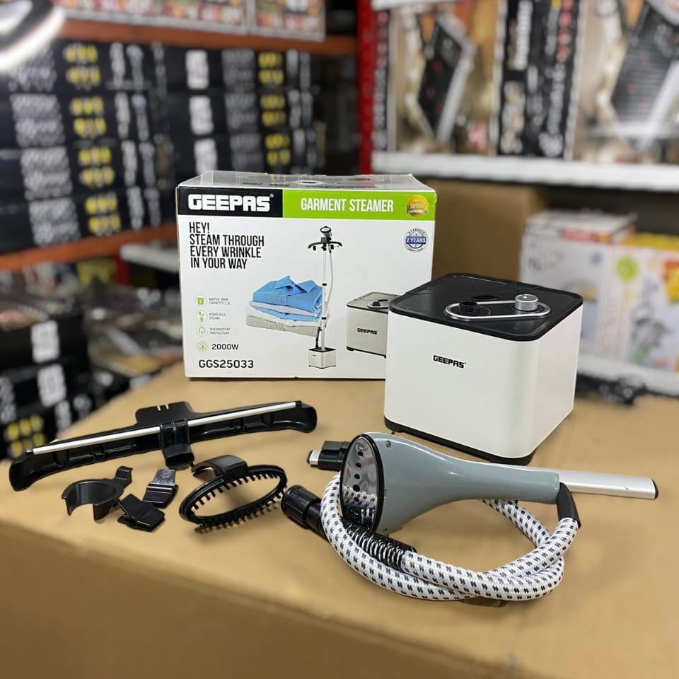 GEEPAS Vertical Garment Steamer 25033