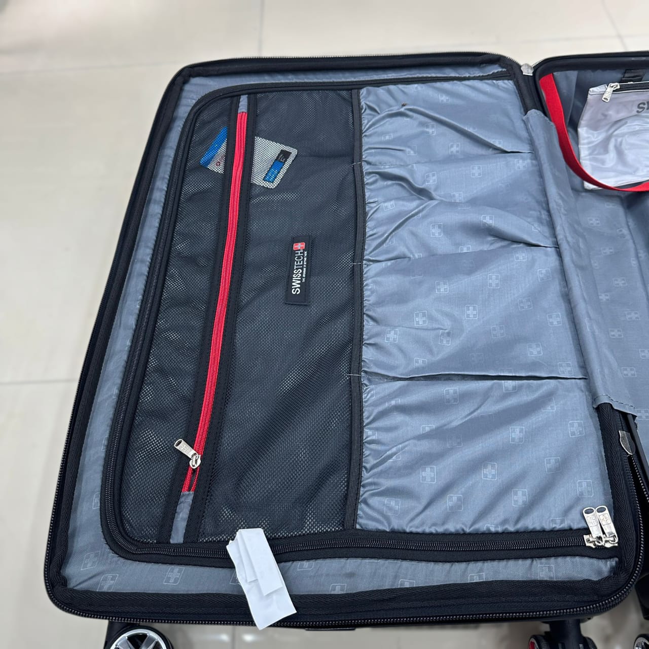 SwissTech Exhibition Spinner Set Of 3 Luggage