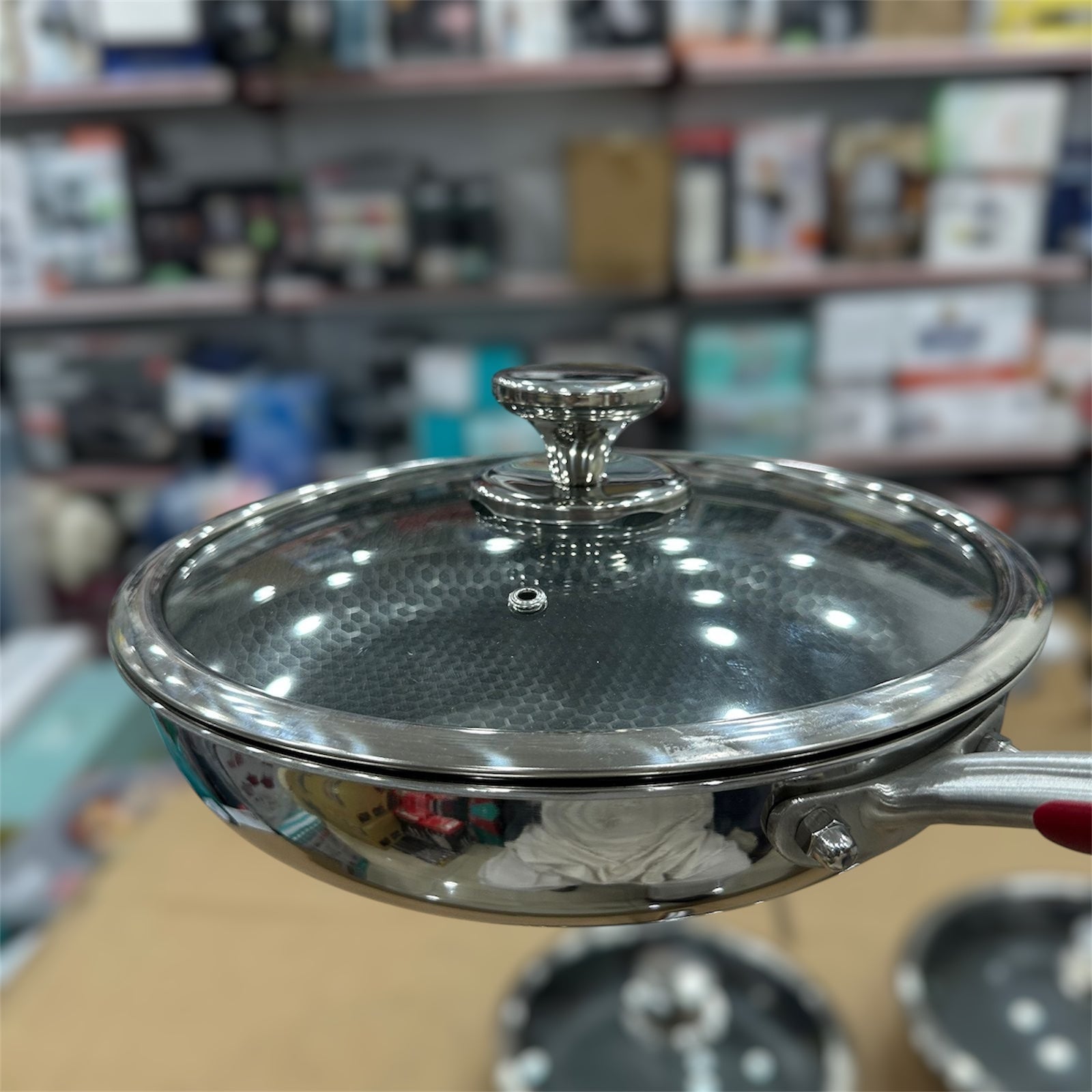 Laser Coated Honeycomb Frypan with Glass Lid