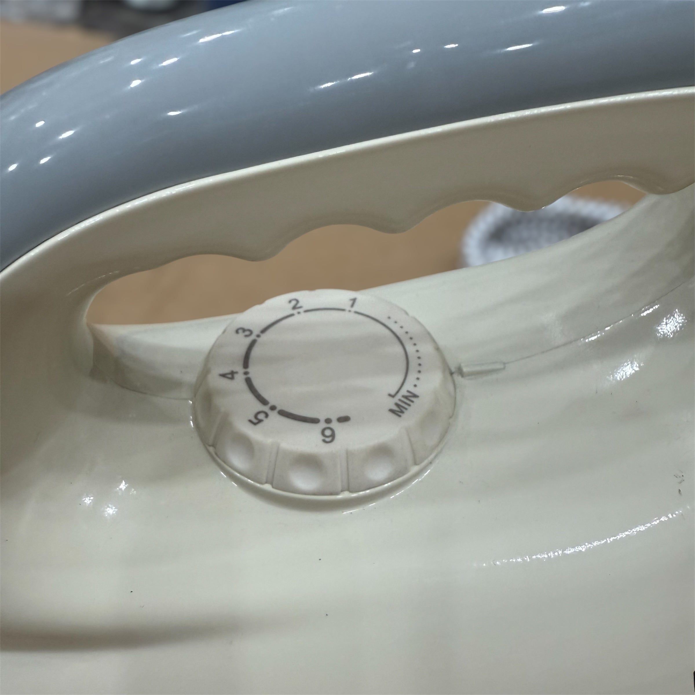 Geepas Automatic Dry Iron-23022