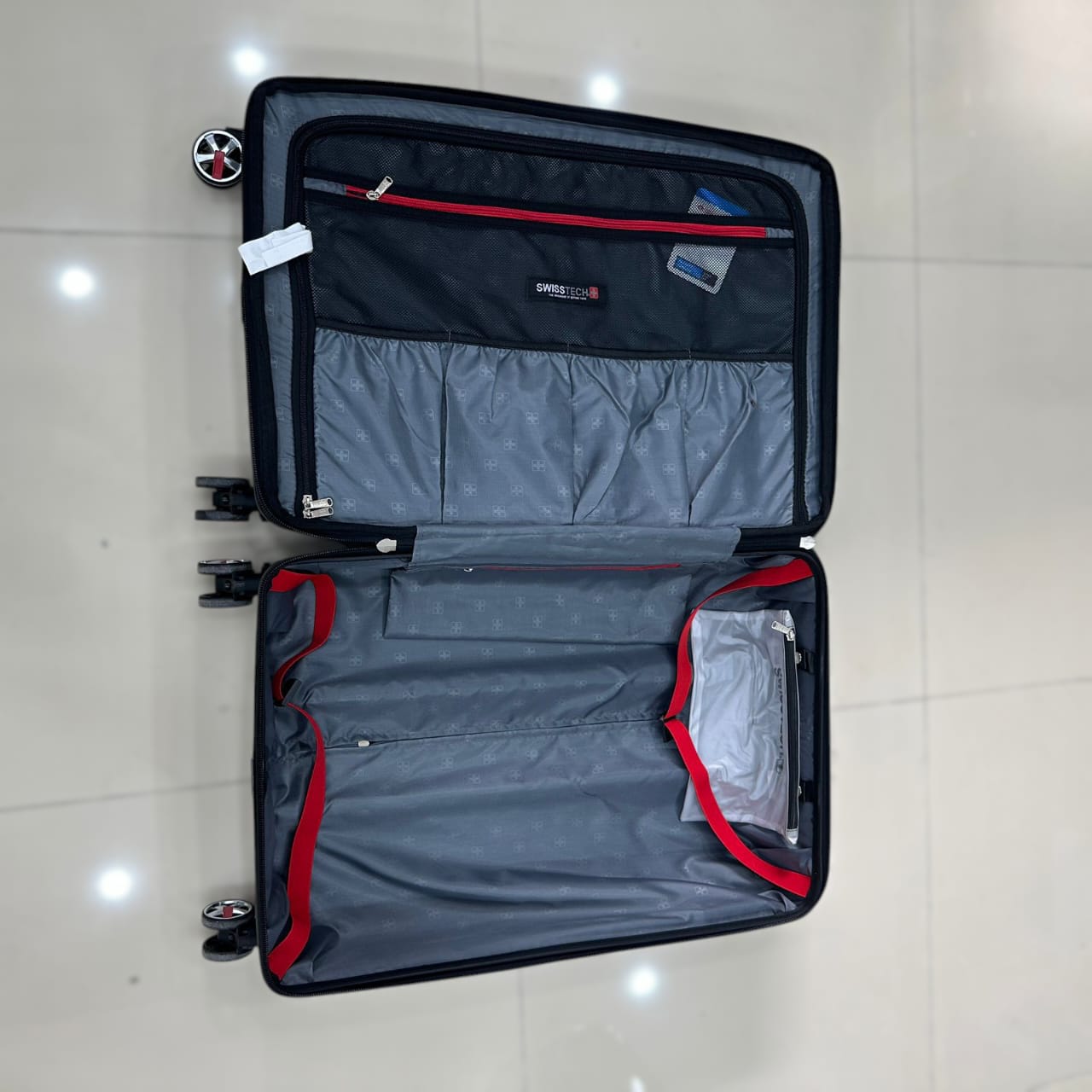 SwissTech Exhibition Spinner Set Of 3 Luggage