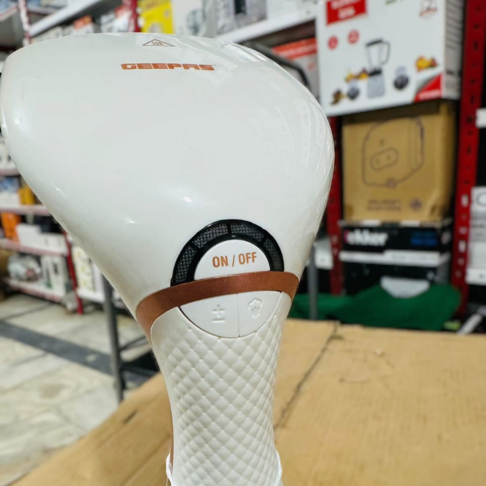 GEEPAS 1500W Handheld Garment Steamer-25035
