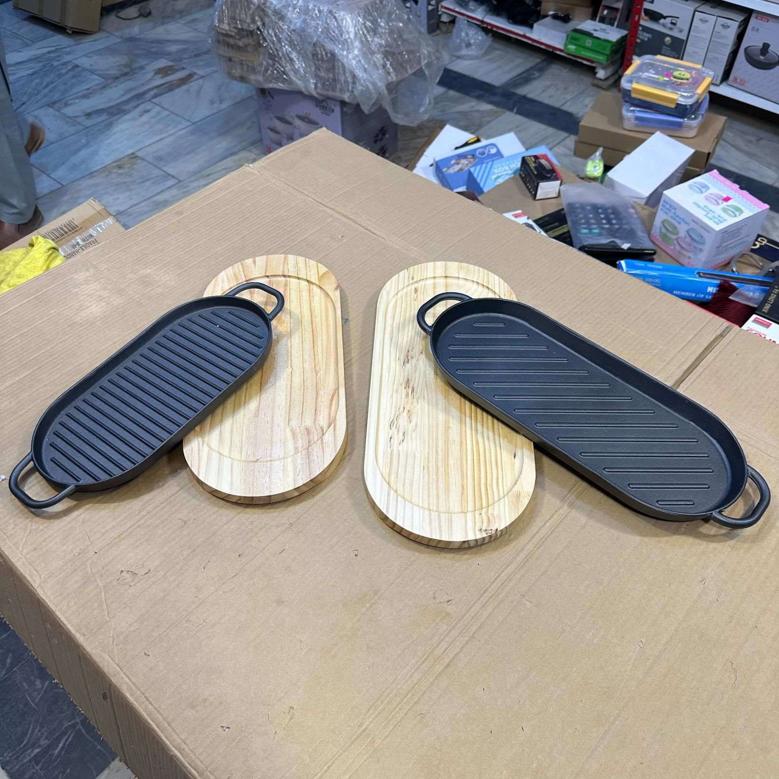 Cast Iron Sizzler Plate with Wooden Tray