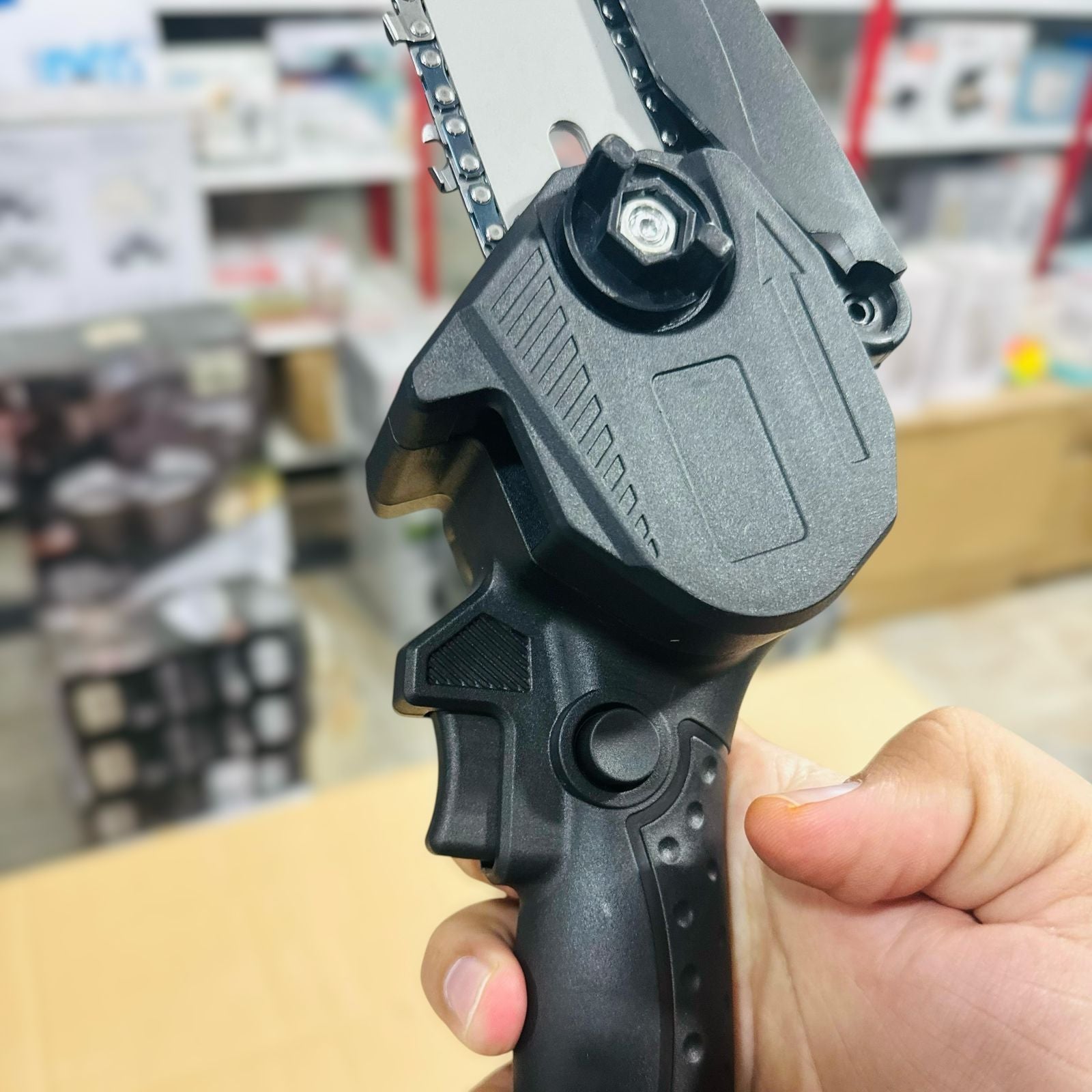 Rechargeable Handheld Mini Electric Chainsaw