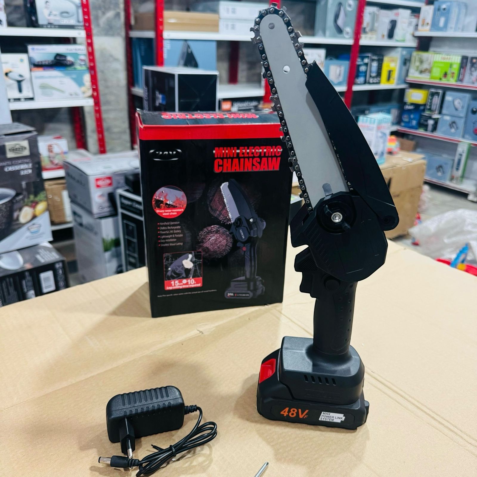 Rechargeable Handheld Mini Electric Chainsaw