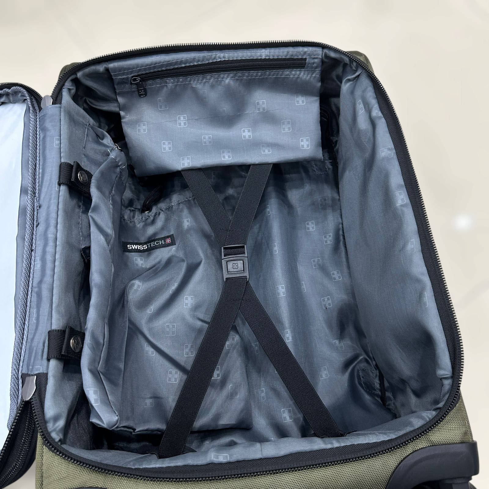Swiss Tech Urban Trek Luggage Suitcases Bag