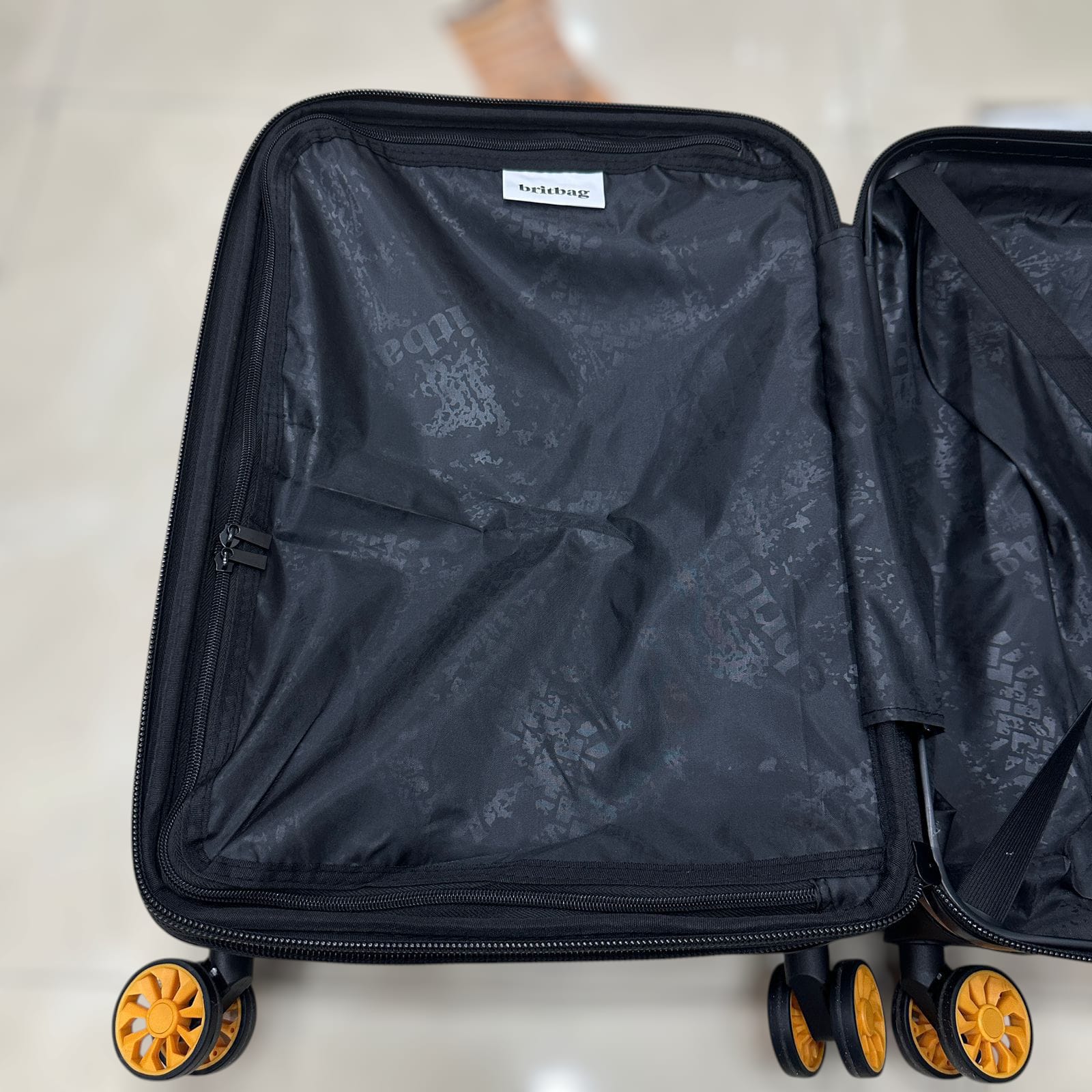 IT Britbag Luggage Suitcases Bag