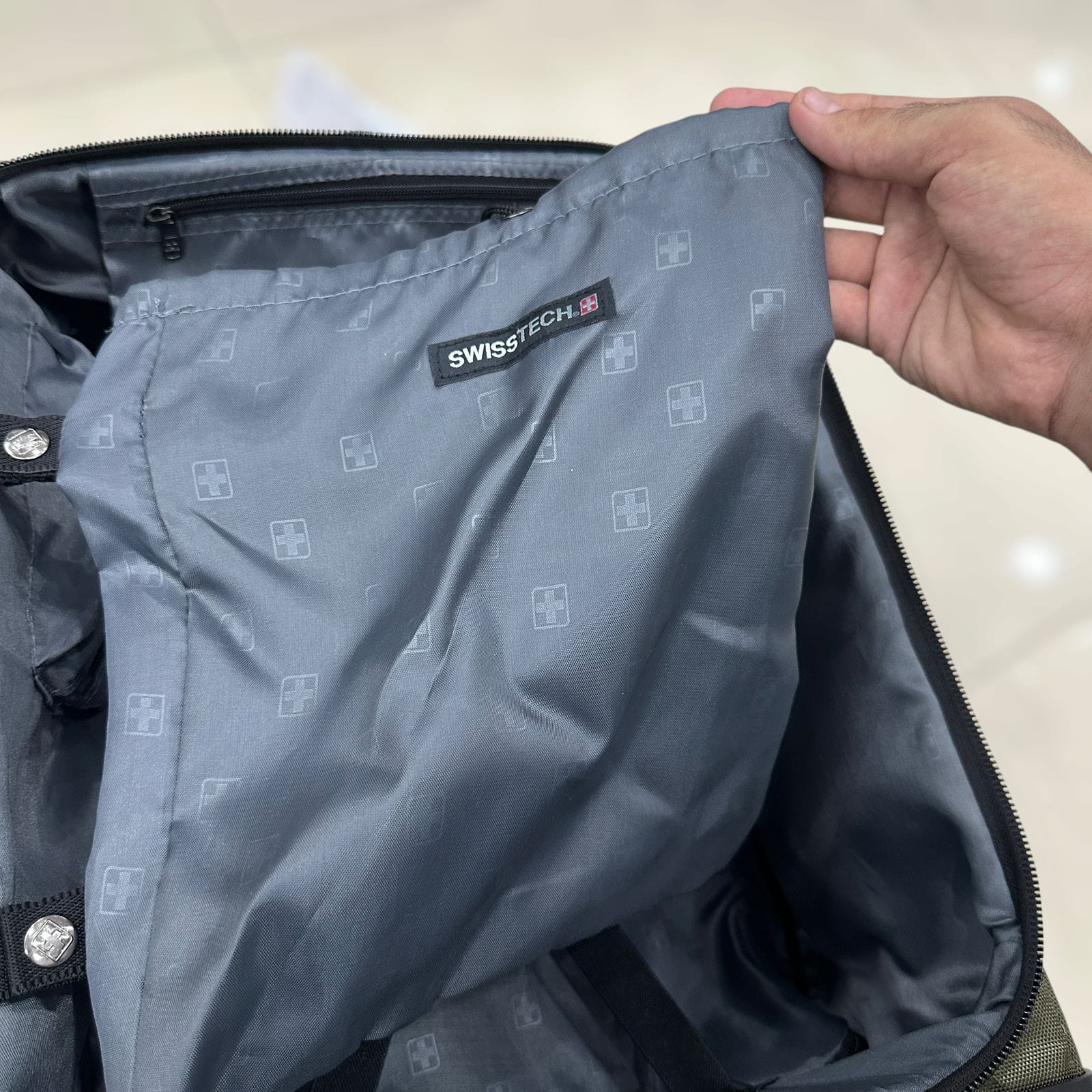 Swiss Tech Urban Trek Luggage Suitcases Bag