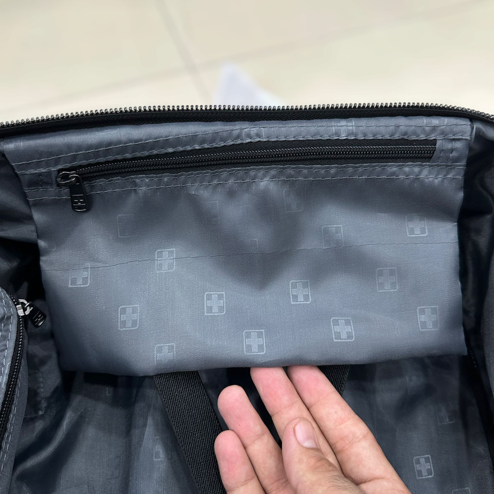 Swiss Tech Urban Trek Luggage Suitcases Bag