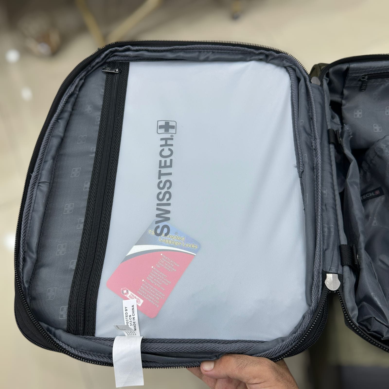 Swiss Tech Urban Trek Luggage Suitcases Bag