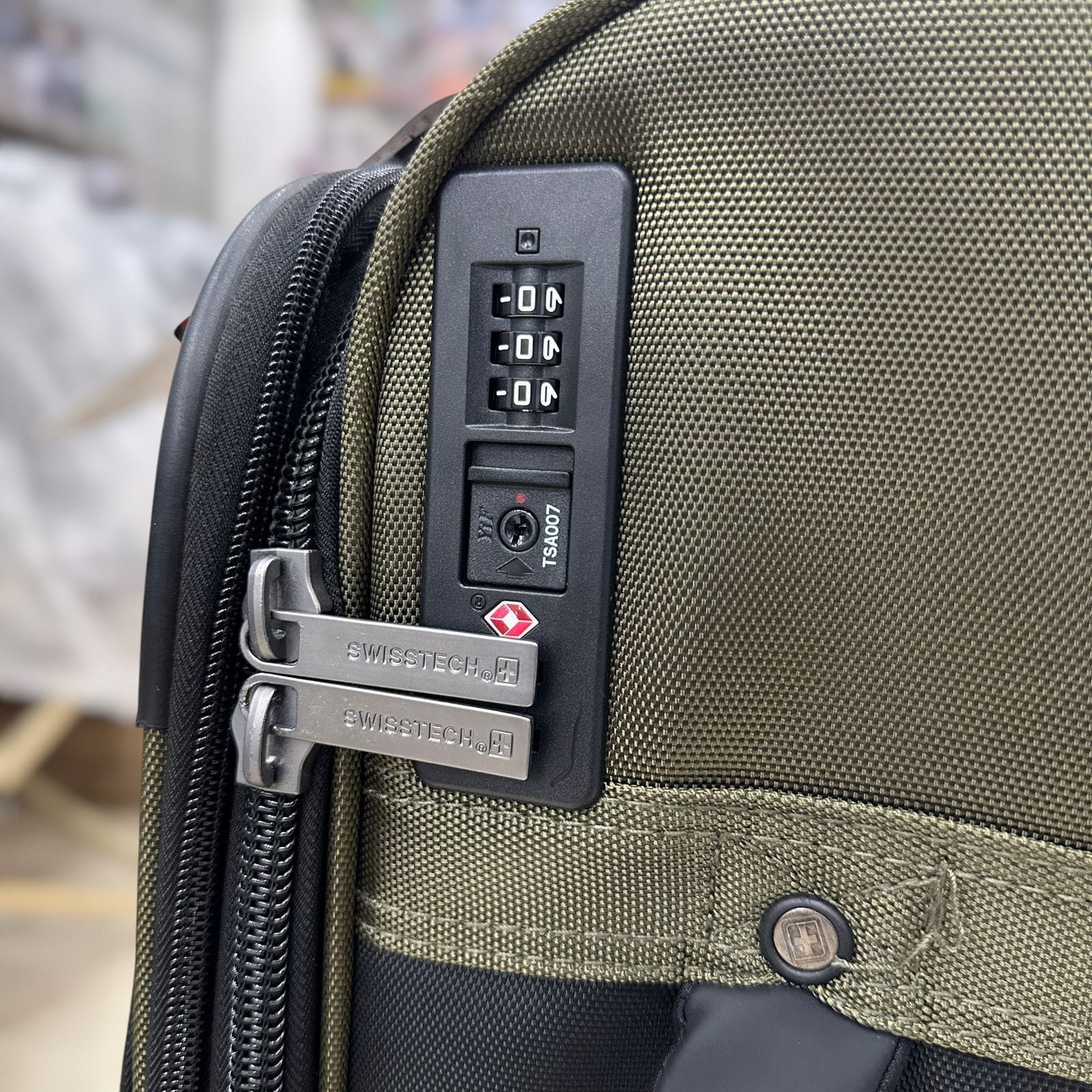 Swiss Tech Urban Trek Luggage Suitcases Bag