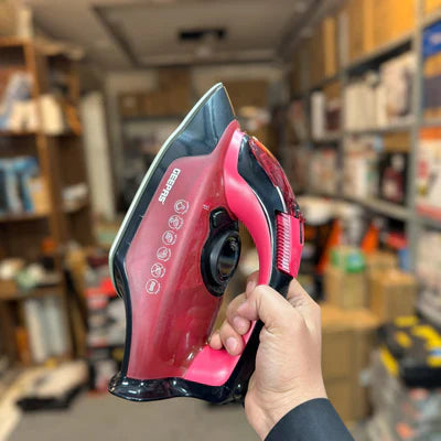 GEEPAS 3100W Ceramic Steam Iron-24026