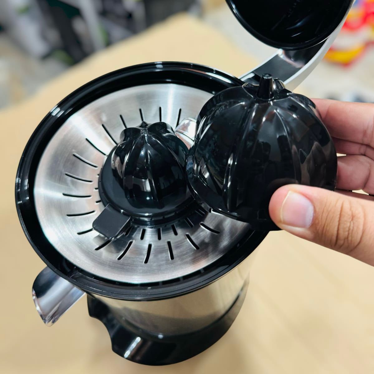 Super Crest Handle Citrus Juicer SCT-8061
