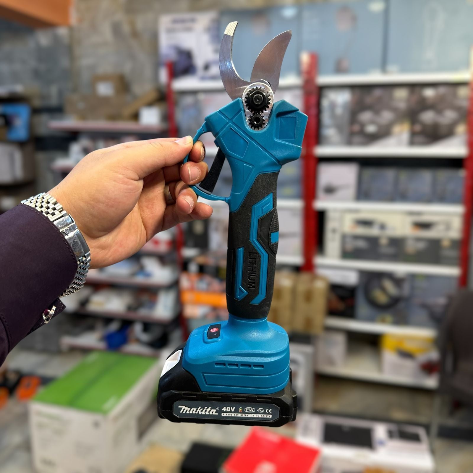 Makita 3 in 1 Cordless Tree Trimmer