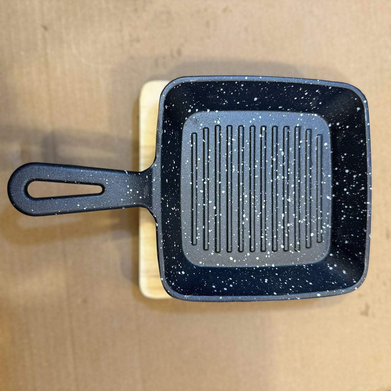 Cast Iron Sizzler Pan with Wooden Tray