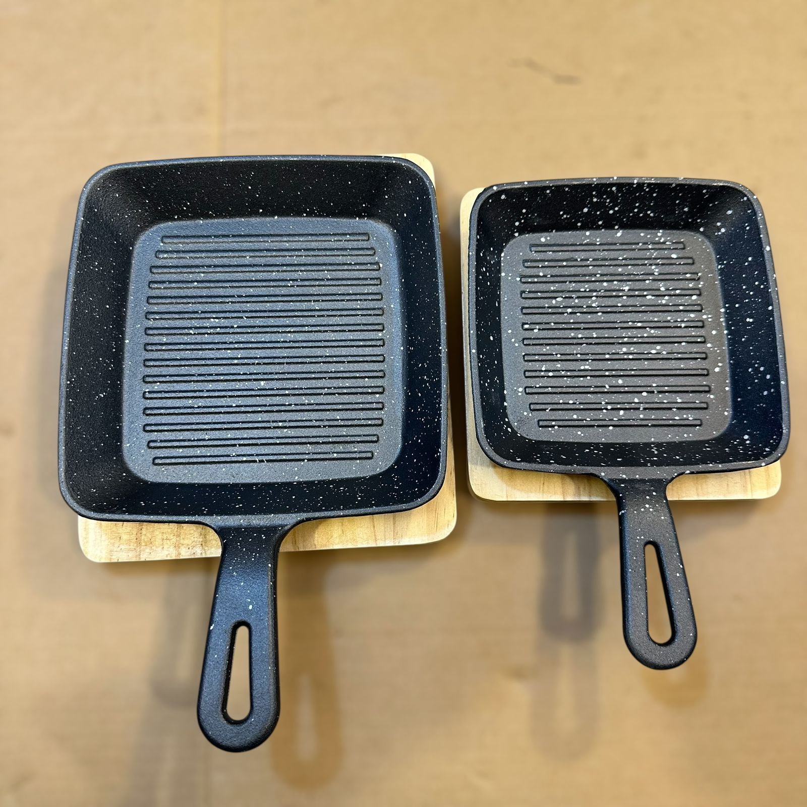 Cast Iron Sizzler Pan with Wooden Tray