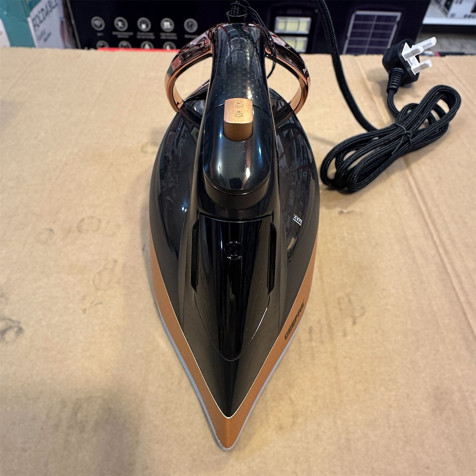 Geepas Auto Temperature Steam Iron 24034
