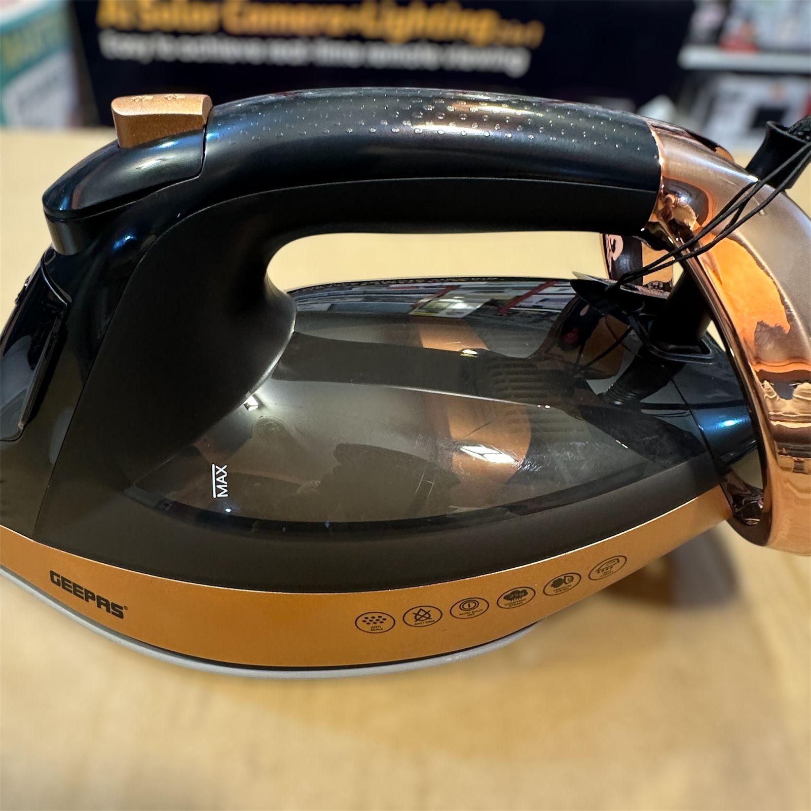 Geepas Auto Temperature Steam Iron 24034