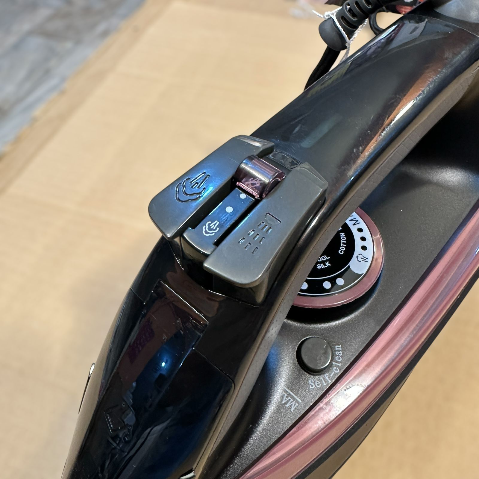 Geepas Ceramic Steam Iron 7791