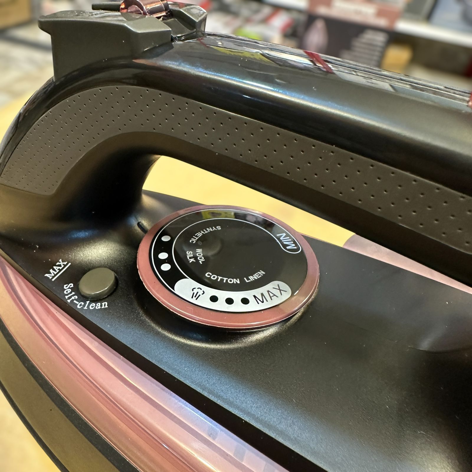 Geepas Ceramic Steam Iron 7791