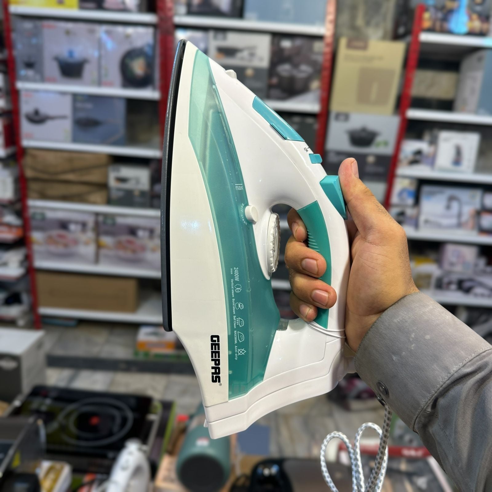 GEEPAS 2400W Cordless/Corded Steam Iron-24015