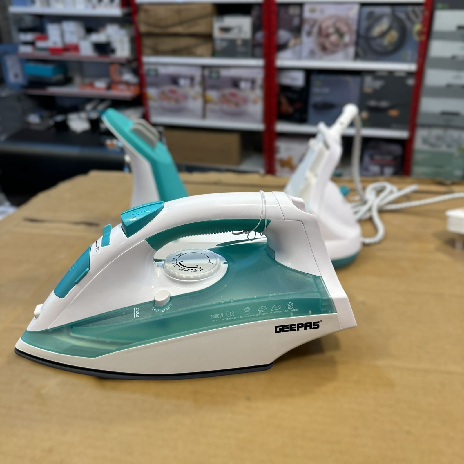 GEEPAS 2400W Cordless/Corded Steam Iron-24015