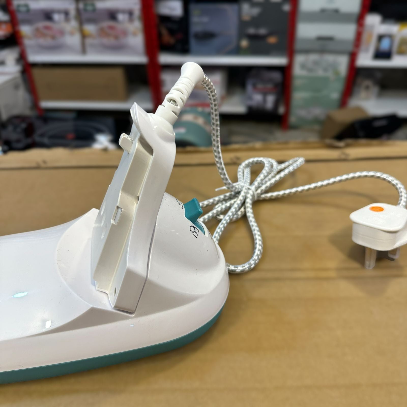 GEEPAS 2400W Cordless/Corded Steam Iron-24015
