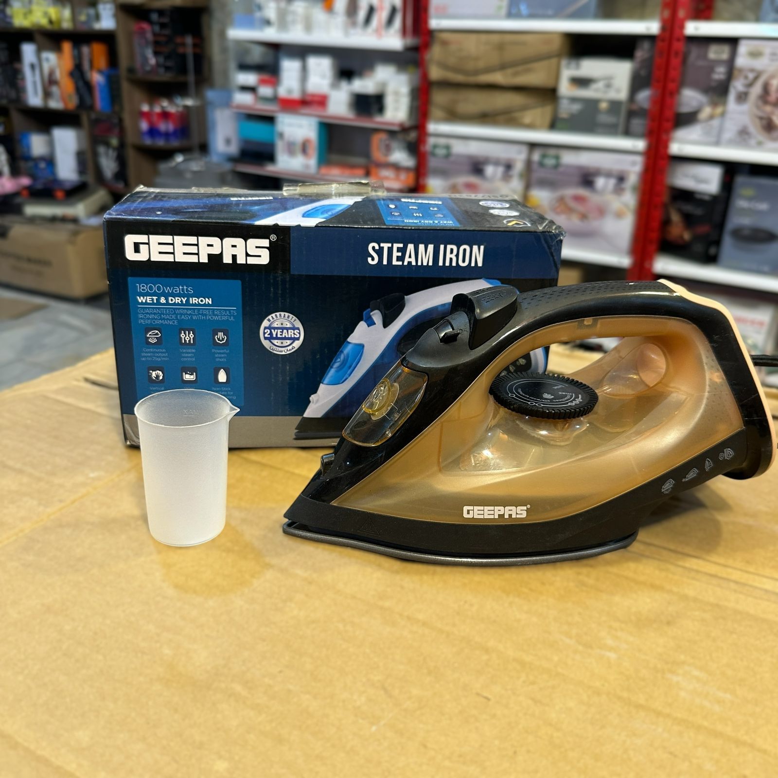 GEEPAS 1800W Steam Iron-7783