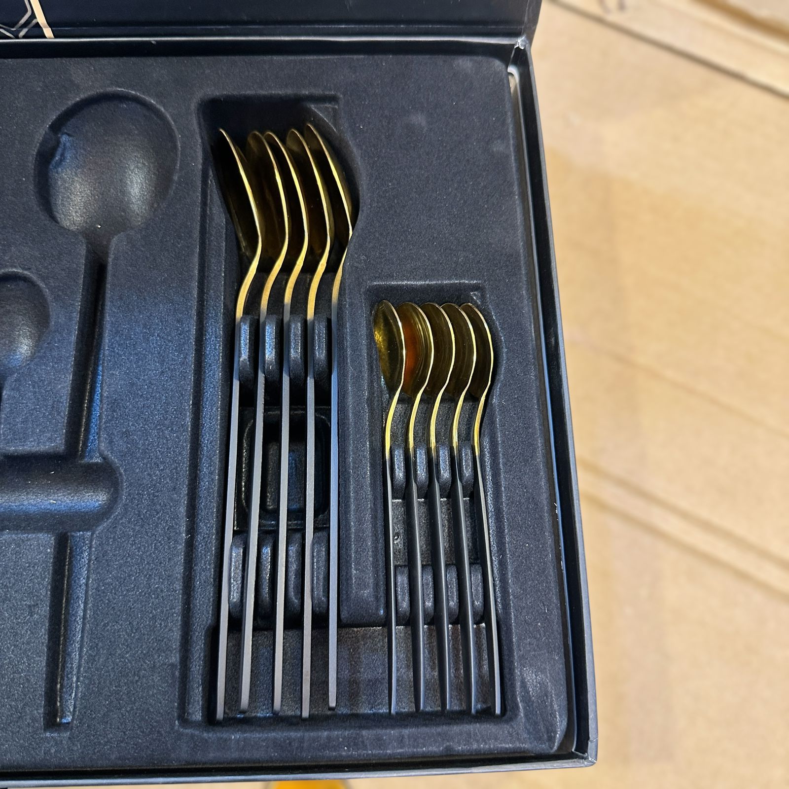 28pcs Stainless Steel Cutlery Set
