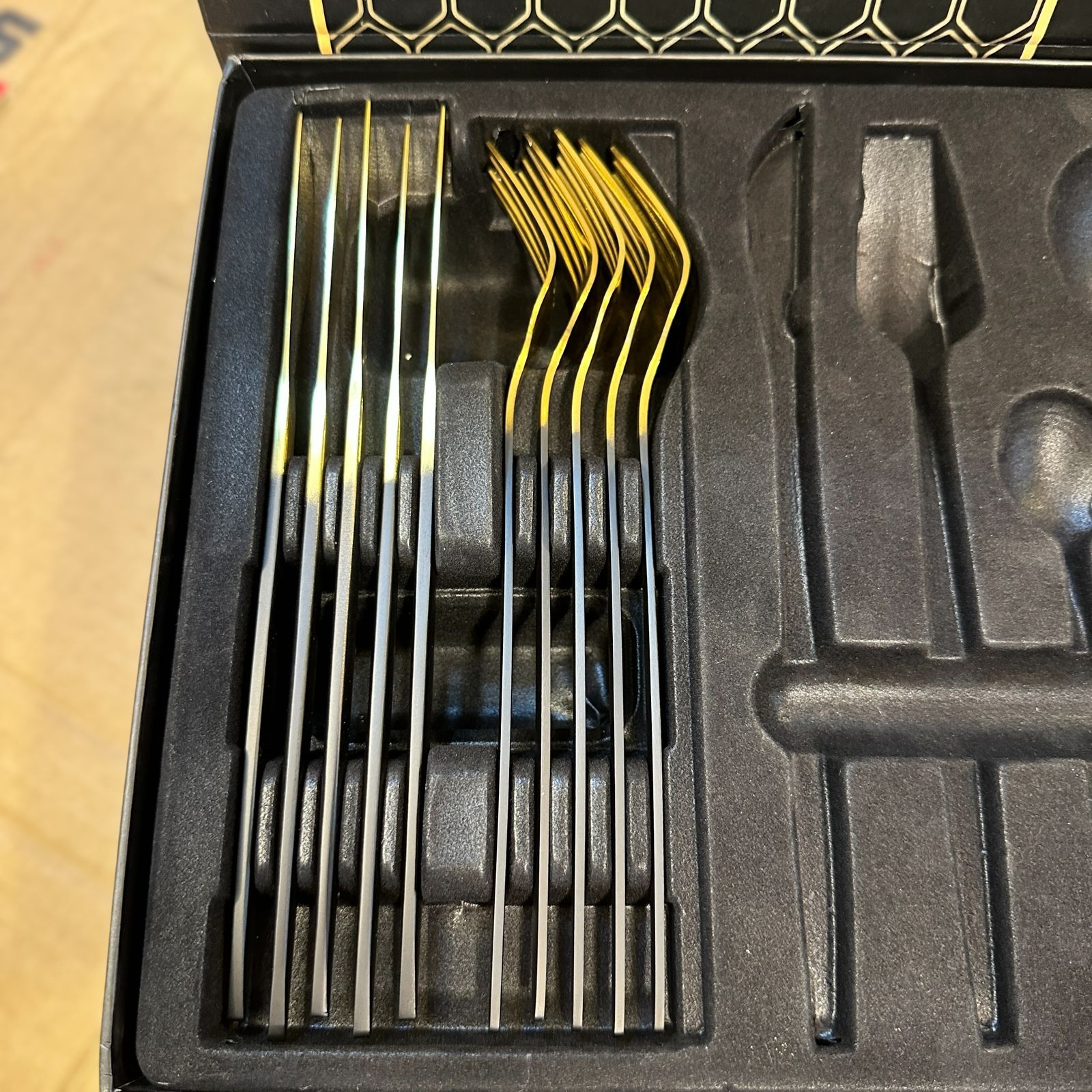28pcs Stainless Steel Cutlery Set