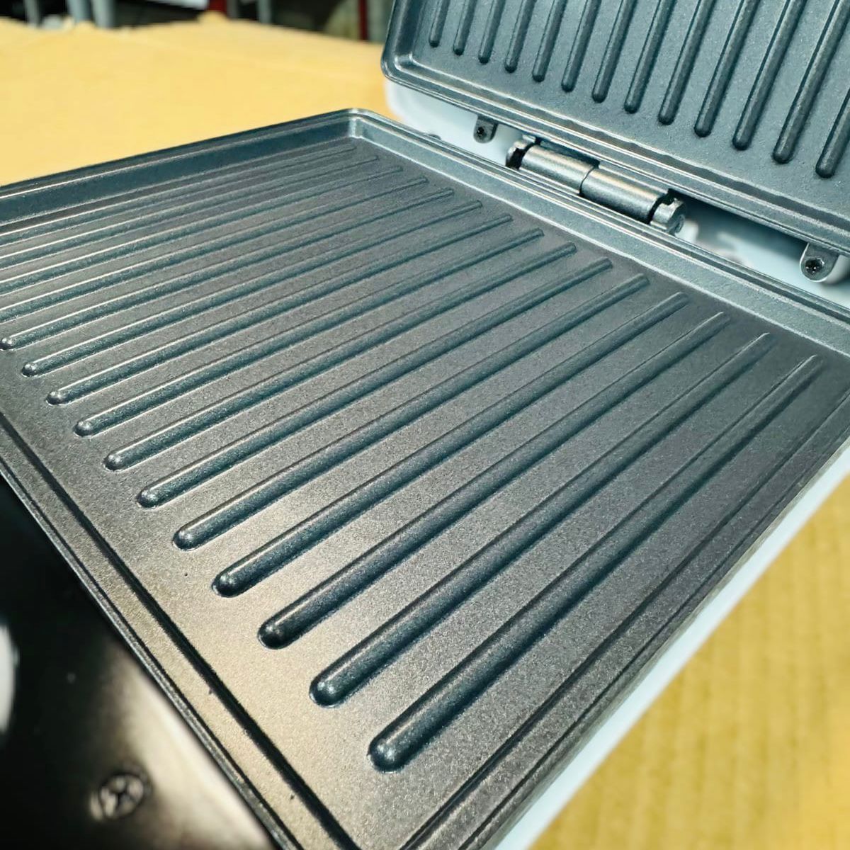 Geepas 1400W Grill Maker-36548