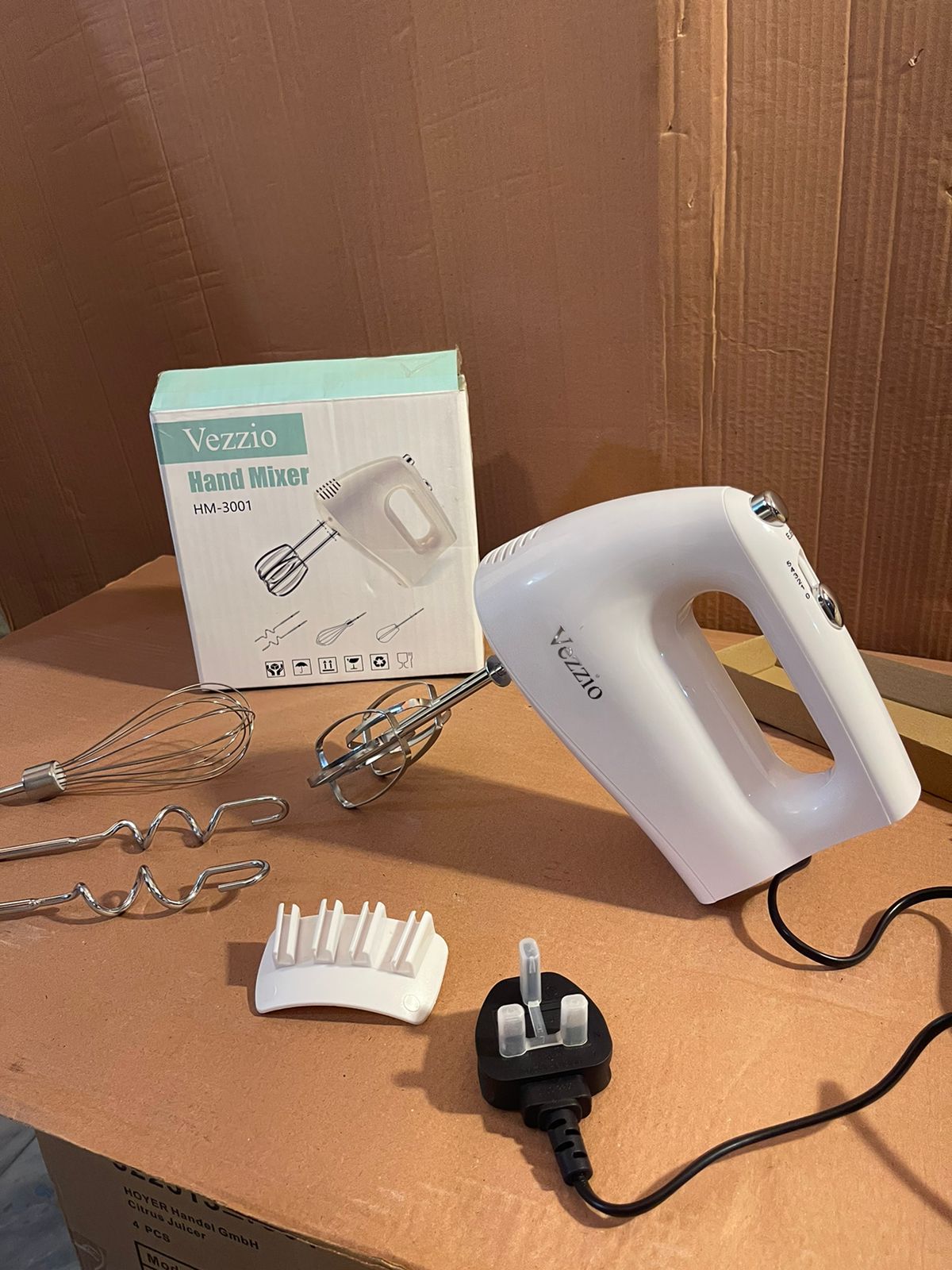 Vezzio England Hand Mixer with Extra Whisker