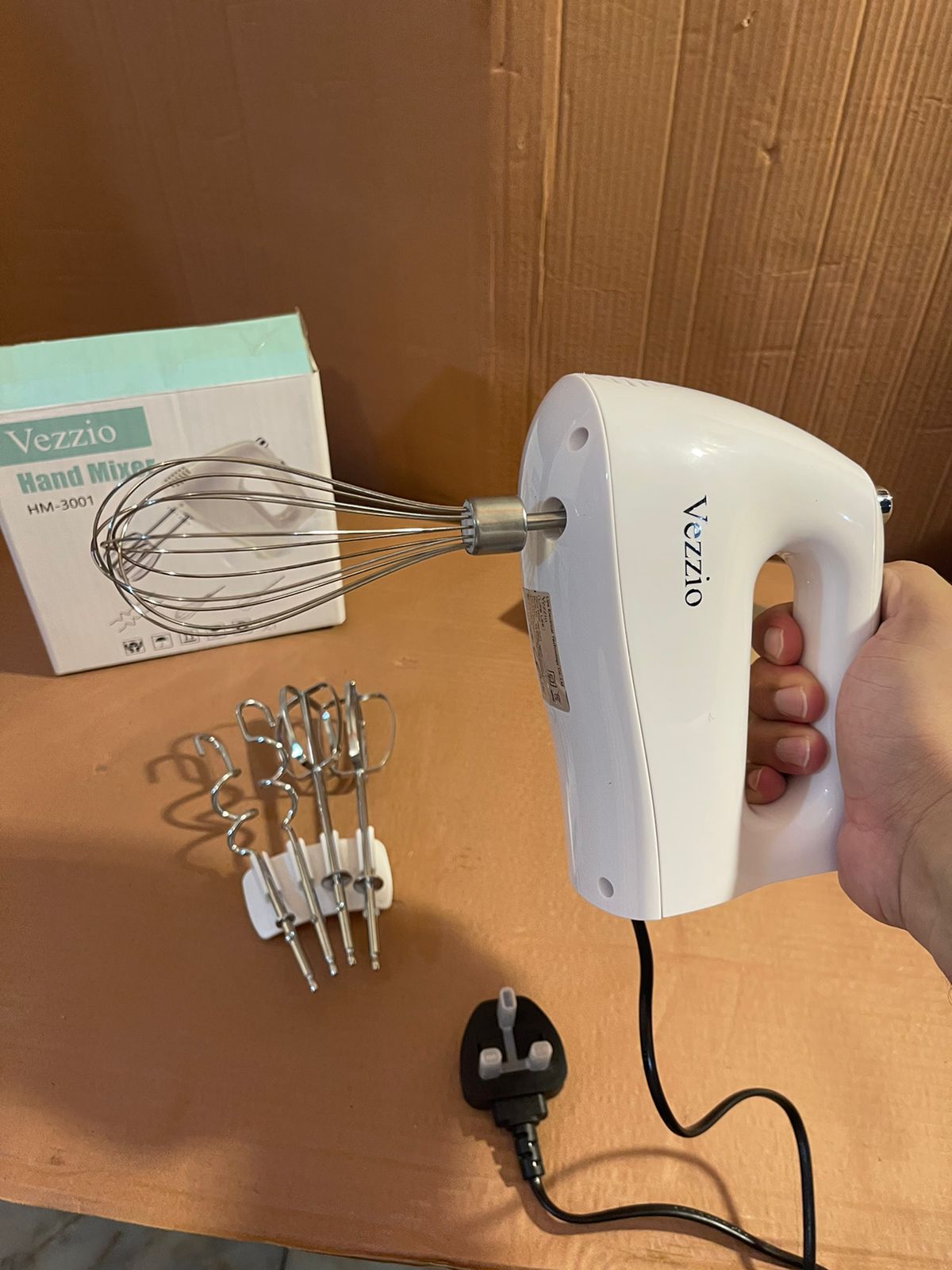 Vezzio England Hand Mixer with Extra Whisker