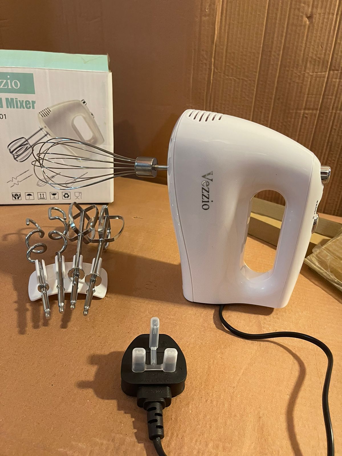 Vezzio England Hand Mixer with Extra Whisker