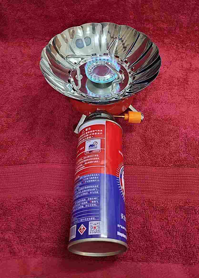 PORTABLE RETRACTABLE MINI PICNIC/CAMPING STOVE WITH A BUTANE BOTTLE